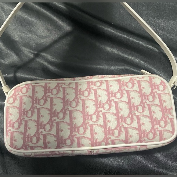 Christian Dior Pink Monogram Shoulder Bag - Picture 4 of 17